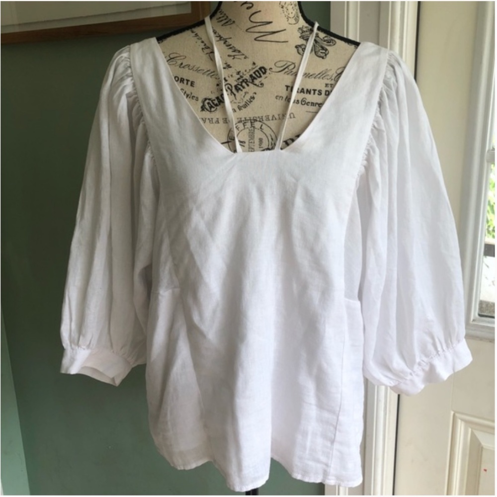 Anthropologie | Akemi + Kin | White v-strapped bubble-sleeve blouse | Size M